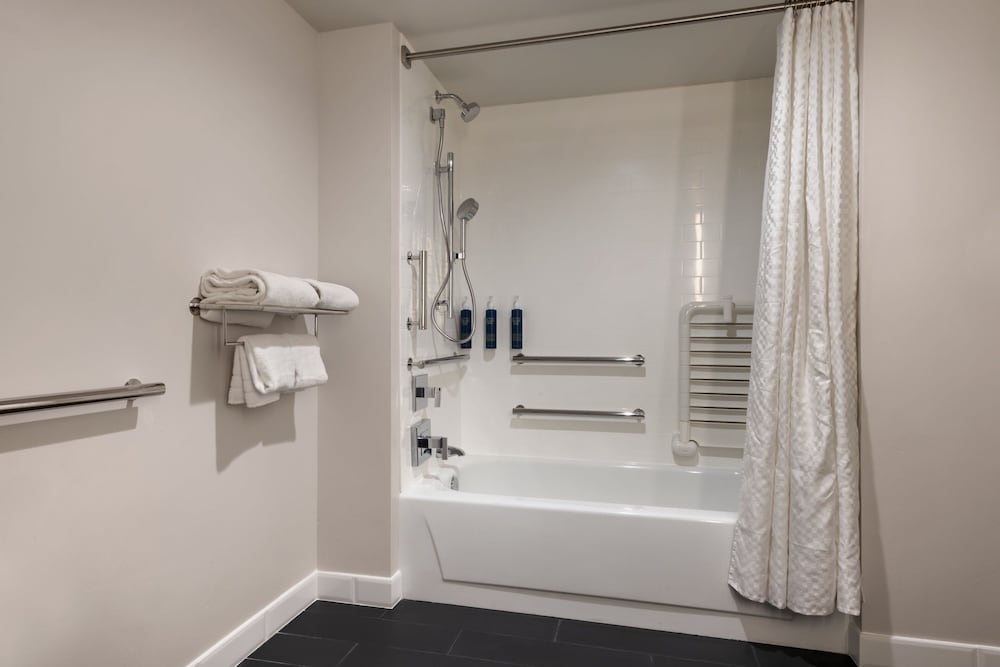 Four Points by Sheraton Bakersfield - photo 14