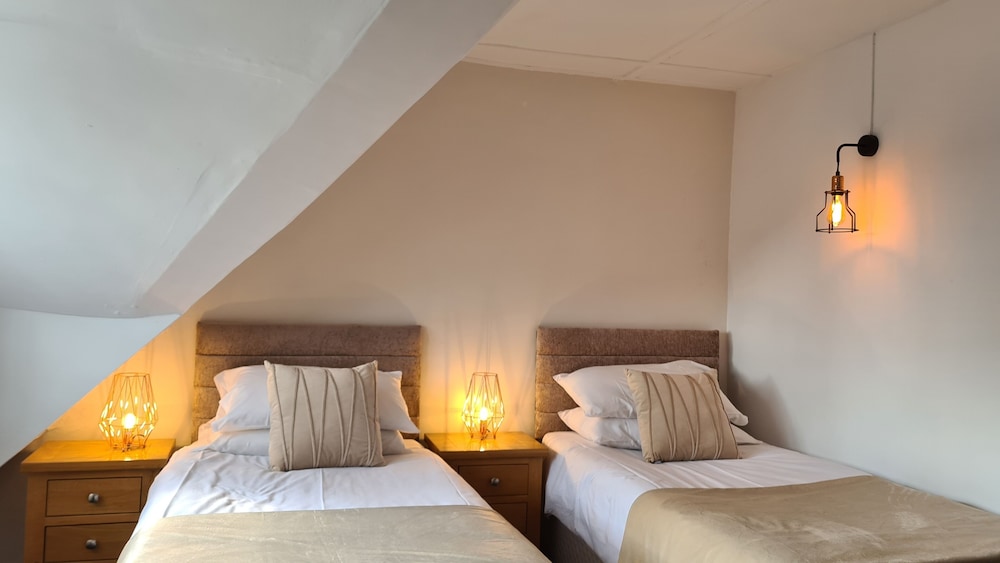 The Crown Hotel — Emsworth — photo 5