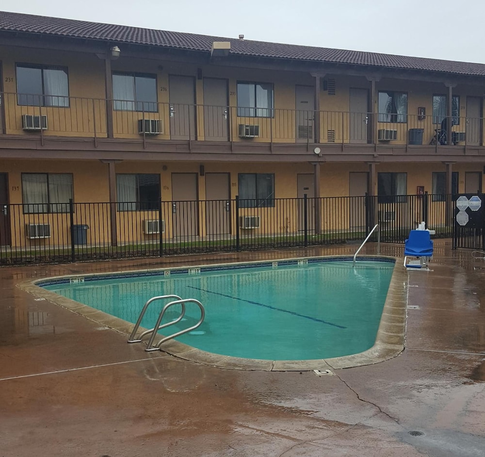 Best Economy Inn n Suites - photo 19