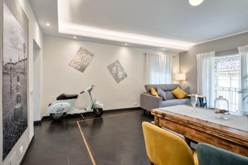 Acadamis Garibaldi 9 Bis Piazza Castello — 4-Star Luxury Hotel in Turin, Italy