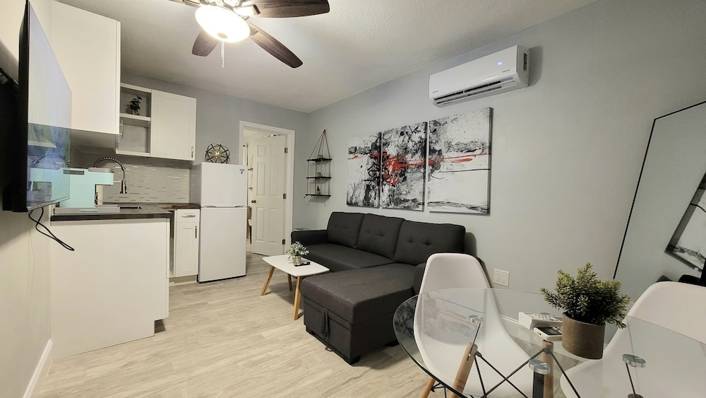 Barefoot Mailman Inn & Suites - photo 48