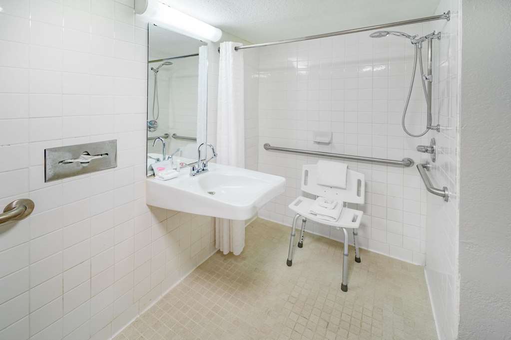 Days Inn by Wyndham Del Rio - photo 38
