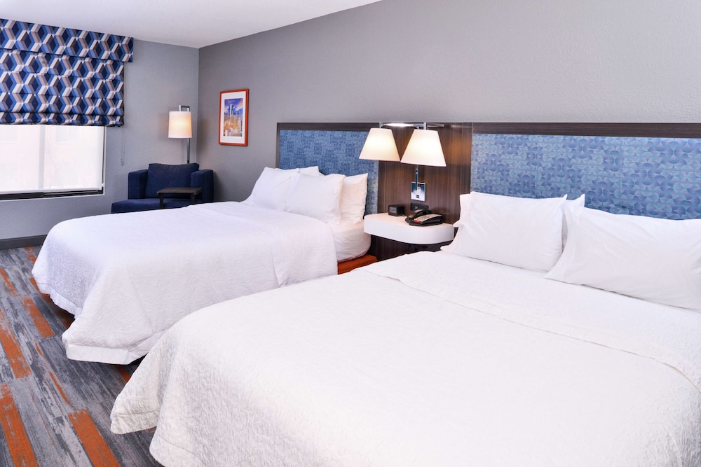 Hampton Inn & Suites Legacy Park Frisco - photo 11