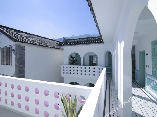 Cola house - carbon neutral hotel in Dali