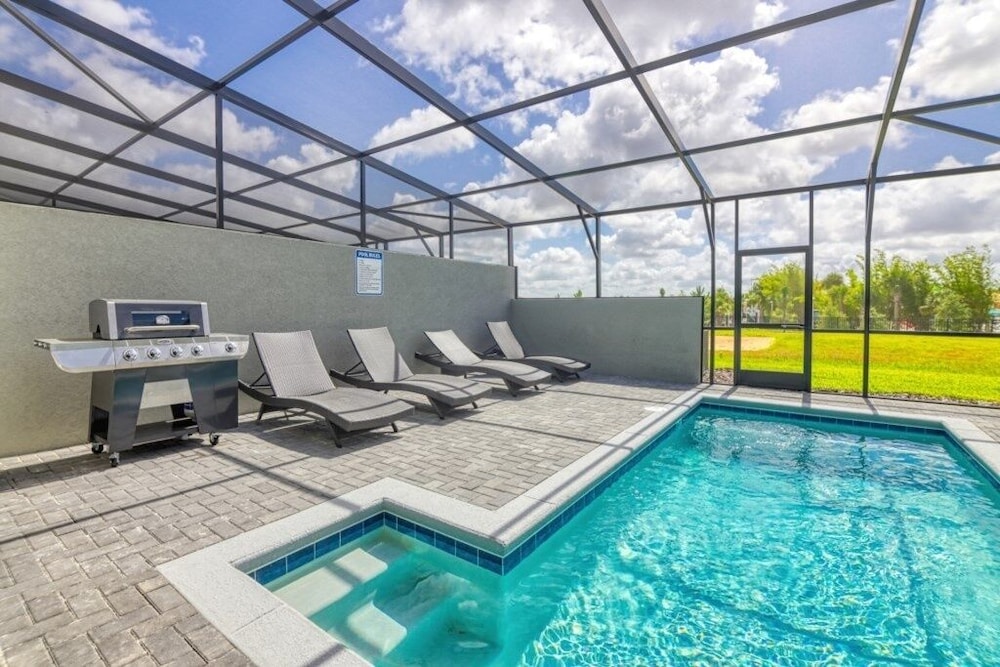 Daniel's Townhome Getaway At Windsor Island Resort 5 Bedroom Townhouse by Redawning Davenport - photo 15