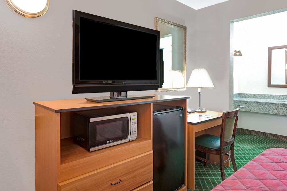 Travelodge by Wyndham Sacramento Rancho Cordova - photo 5