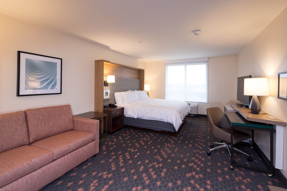 Holiday Inn & Suites Detroit Troy by IHG - photo 2