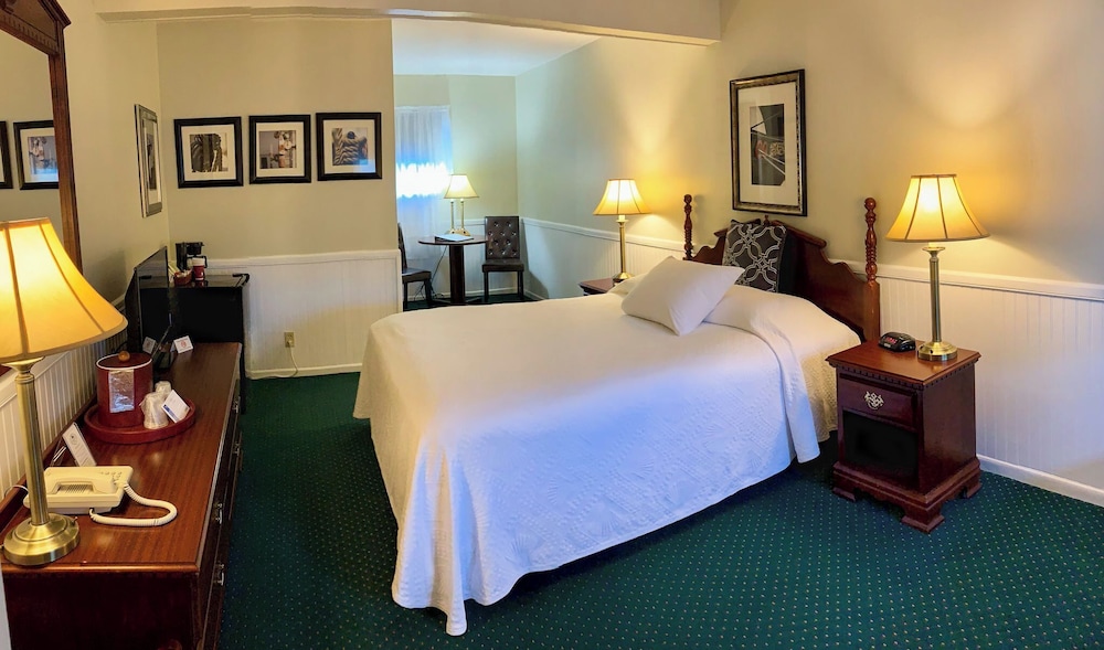 Cedar Crest Inn - photo 3