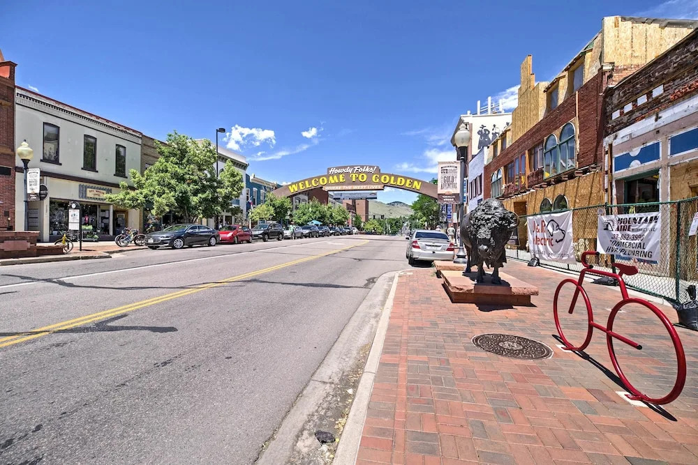 Dtwn Golden Apt Less Than 9 Mi To Red Rocks Amphitheater 17951271 — Golden