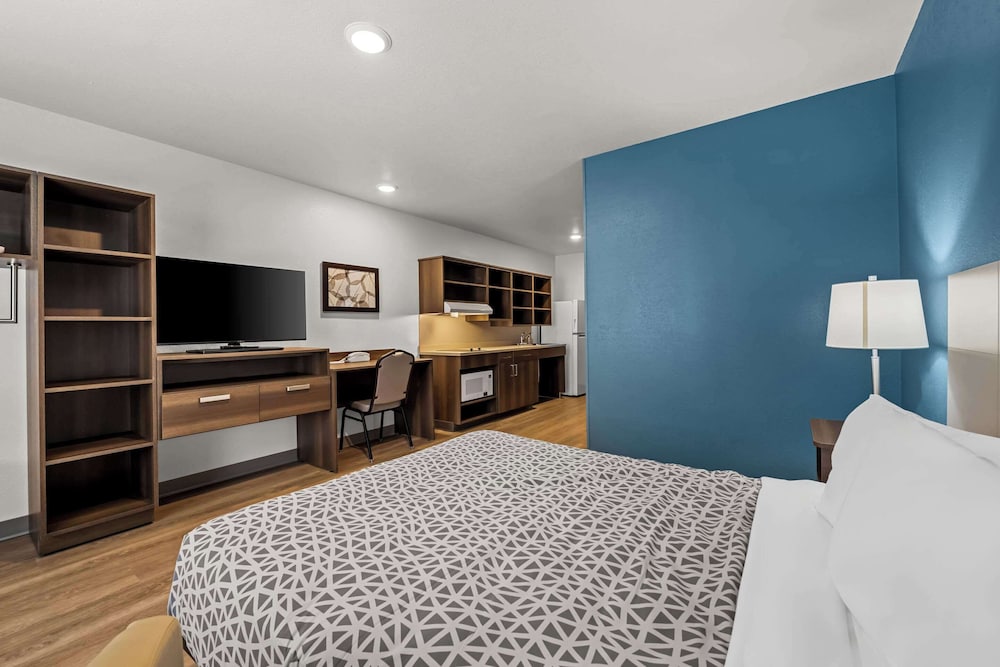 WoodSpring Suites Loves Park Rockford - photo 17
