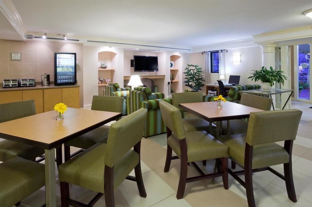 La Quinta Inn Chicago Oakbrook Terrace - photo 34