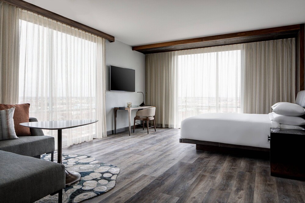 Odessa Marriott Hotel & Conference Center - photo 17