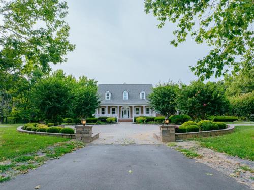 Retreat Estate in Apex NC — hotel in Apex