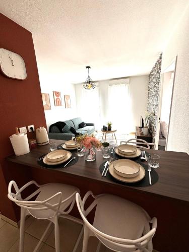 L’havana : Proche Gare Partdieu Aeroport Groupama Stadium in Villeurbanne, France