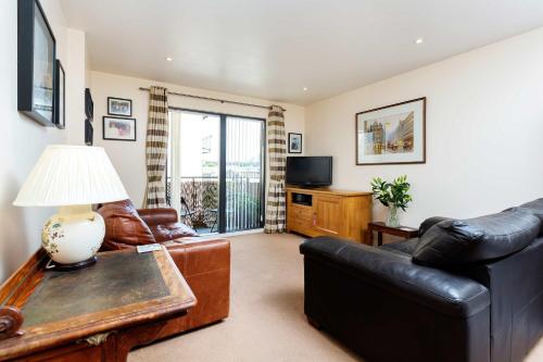 Veeve Contemporary by Regent's Canal — 5-Star Luxury Hotel in London, United Kingdom
