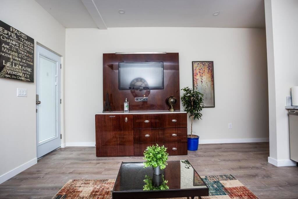 1 Bedroom Apartment with Luxurious Design in SD — 4-Star Luxury Hotel in San Diego, United States