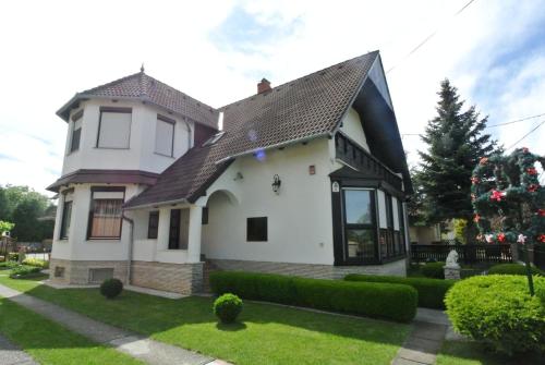 Haus Elfriede — 4-Star Luxury Hotel in Buk, Hungary