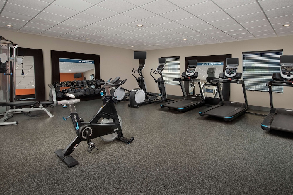 Hampton Inn & Suites Holly Springs - photo 28