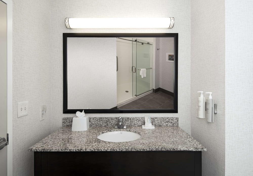 Hampton Inn & Suites Raleigh Downtown - photo 73