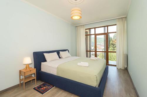 Central and Comfy Tbilisi 1BR Apartment by Wehost
