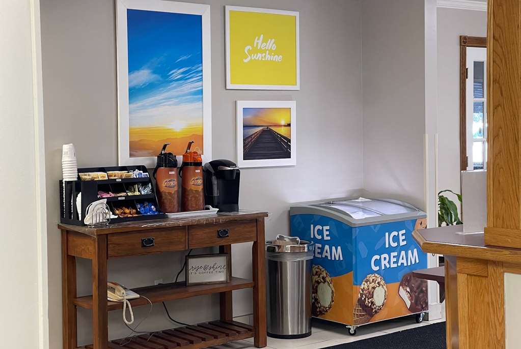 Days Inn by Wyndham Imlay City - photo 4