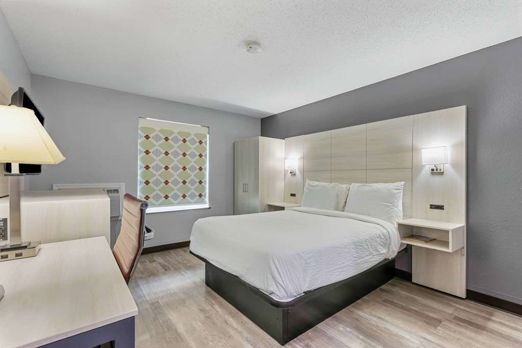 Days Inn by Wyndham Savannah Gateway I 95 - photo 18