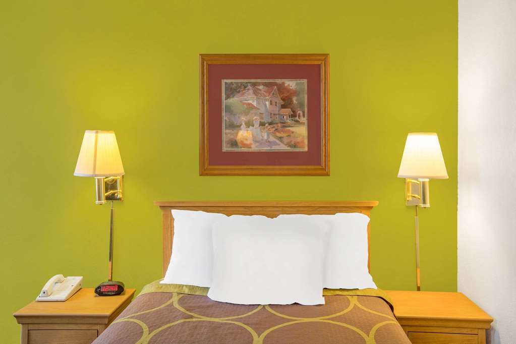 Super 8 by Wyndham Blytheville - photo 9