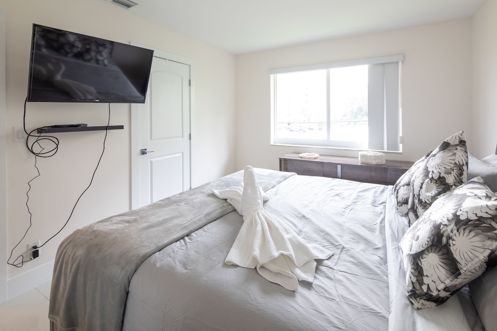 Pompano Suites by the Beach - photo 15