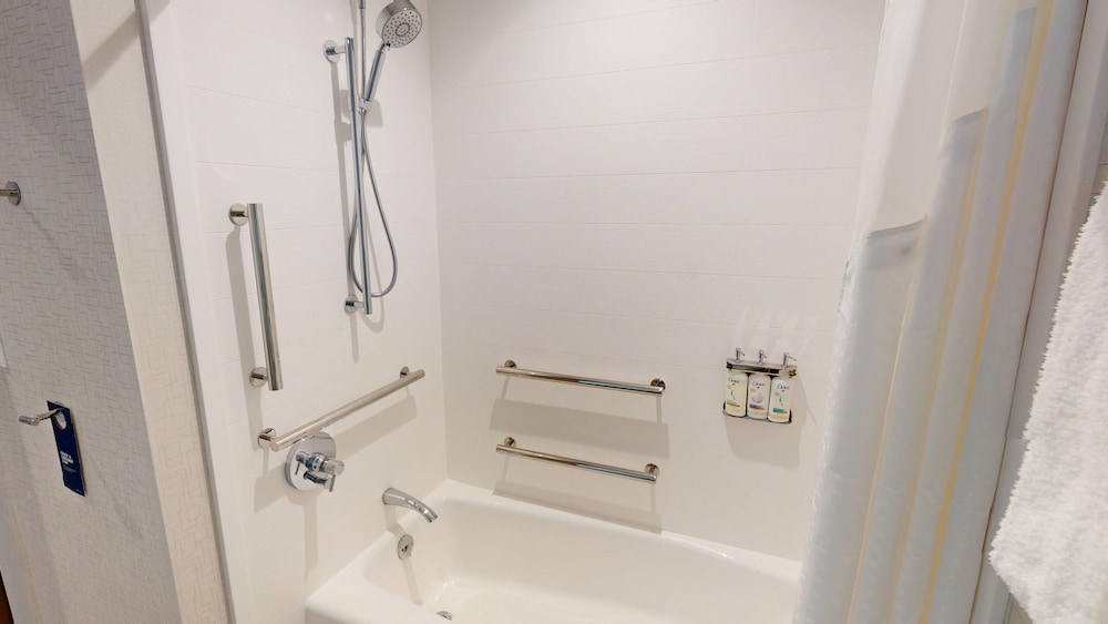 Holiday Inn Express & Suites Chicago Schaumburg an IHG Hotel - photo 32