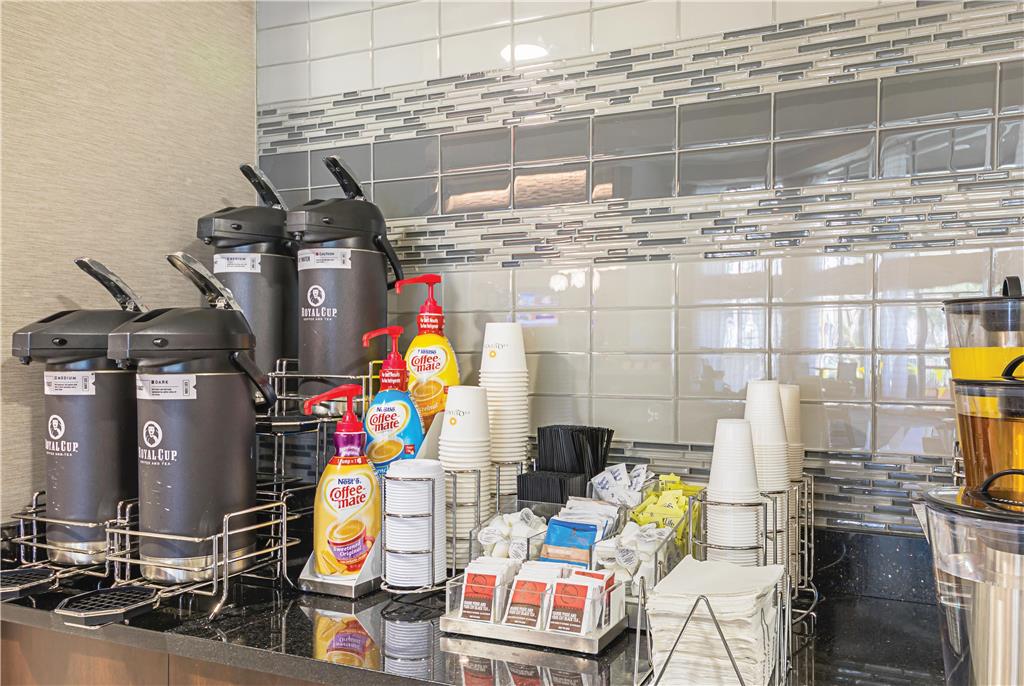 La Quinta Inn & Suites by Wyndham Austin Airport - photo 46