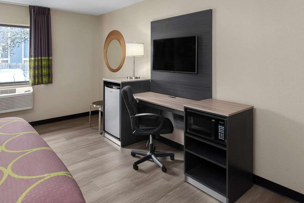 Super 8 By Wyndham Copley Akron — Akron