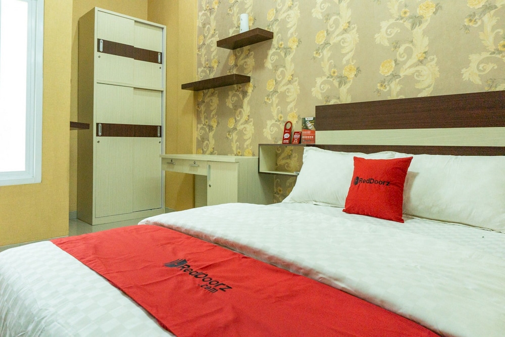 RedDoorz near Benteng Van Den Bosch — hotel in Ngawi