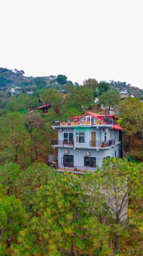 Alaya Stays Archee’s 6 BHK Nature Retreat with Game Lounge & Open Dining in Kasauli, India