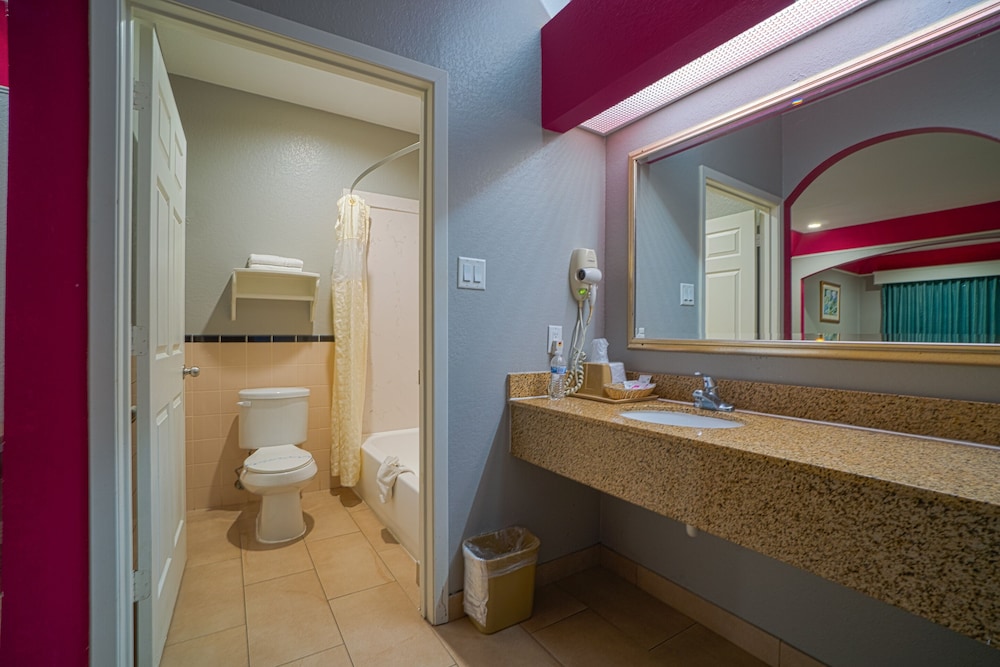 Hotel Bliss Kemah - photo 25