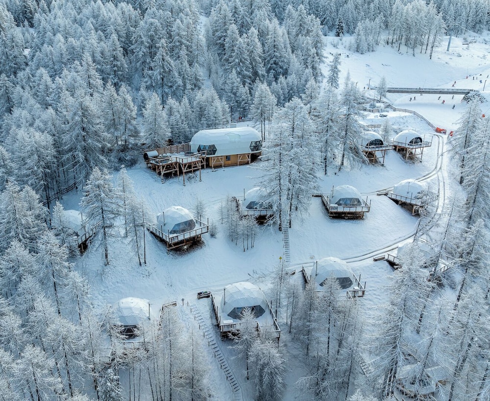 Alpin Cocoon - carbon neutral hotel in Unknown City