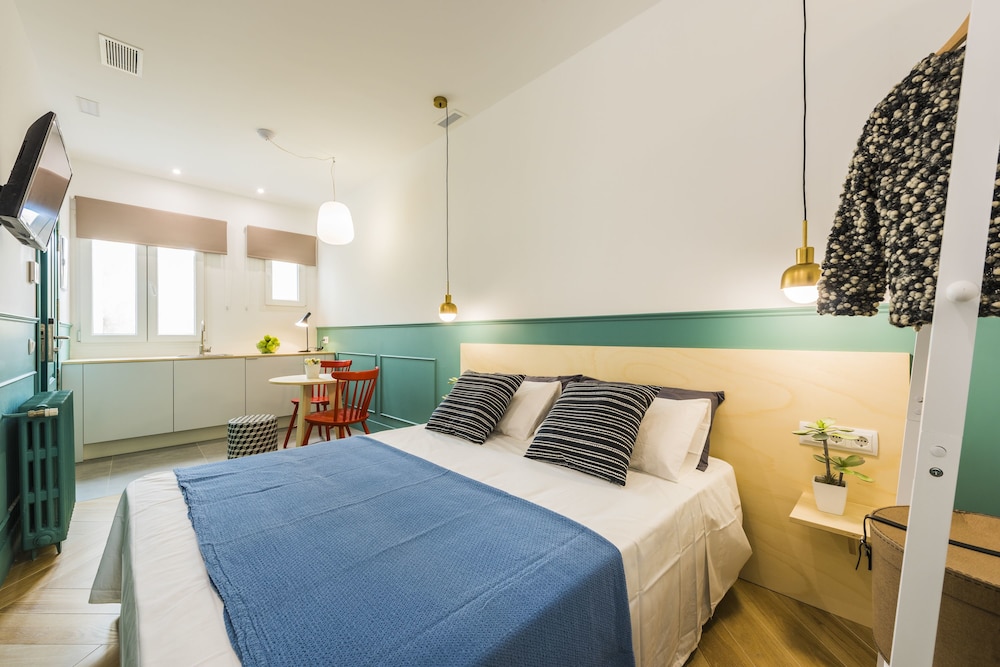 Gran Vía Brand New Apartment by Birds Madrid