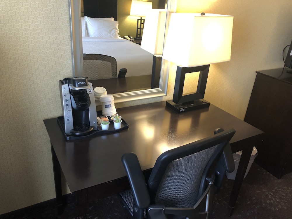 Holiday Inn Express Hotel & Suites Lansing Dimondale by IHG - photo 15