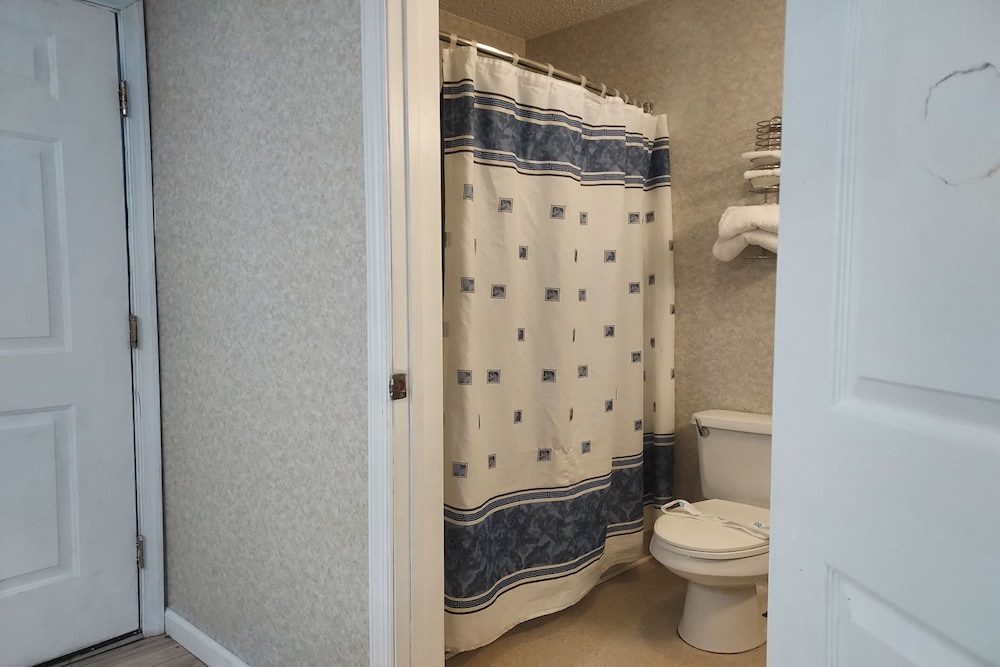 Studio Inn & Suites - photo 25