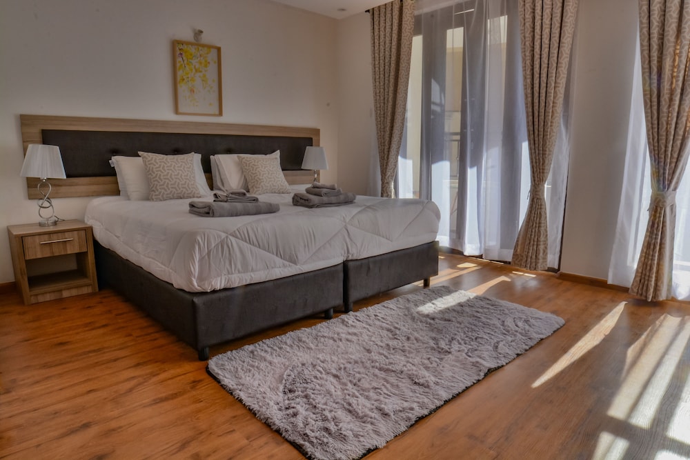 Edmor Residences Riverside