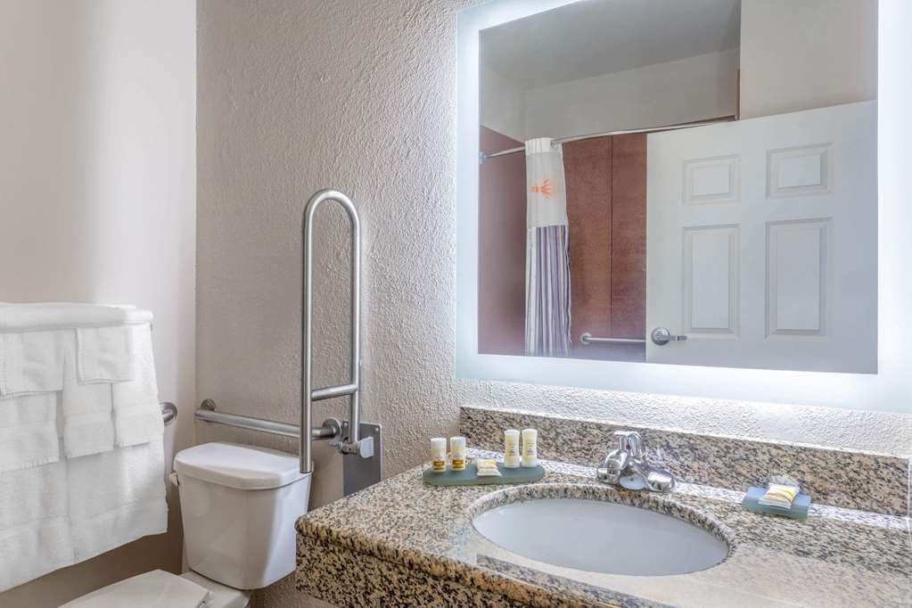 La Quinta Inn & Suites by Wyndham Ely - photo 23