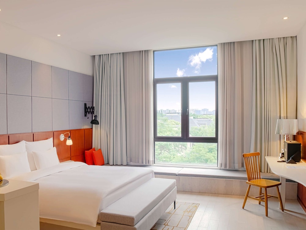 Novotel Shanghai Hongqiao Exhibition — 4-Star Luxury Hotel in Shanghai, People's Republic of China