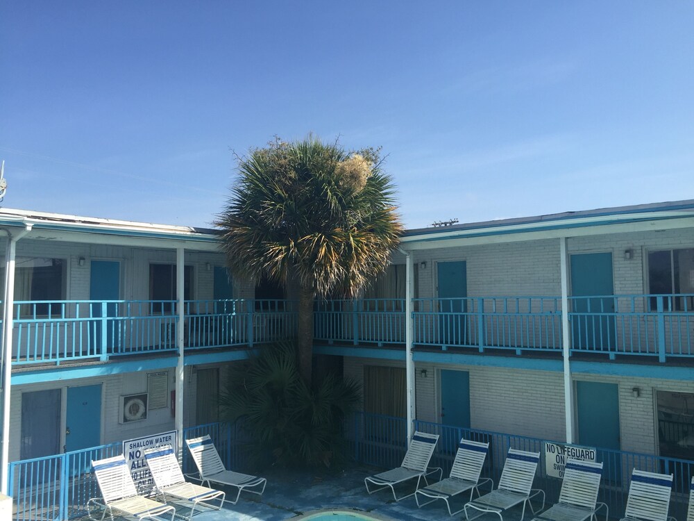 Coral Sands Motel - photo 15