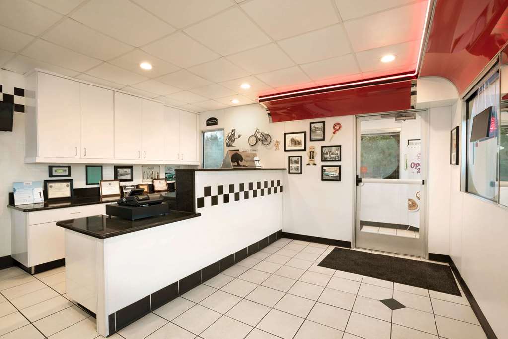 Travelodge by Wyndham Brunswick near Frederick - photo 3