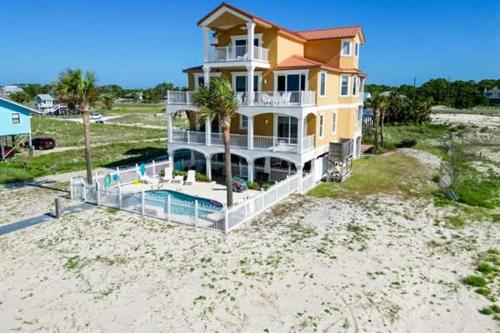 Private Pool Beach Front Sleeps 18 Family home — 4-Star Luxury Hotel in Eastpoint, United States