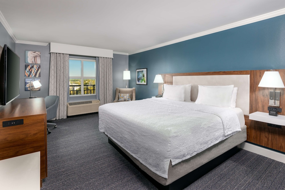 Hampton Inn Savannah Historic District - photo 16