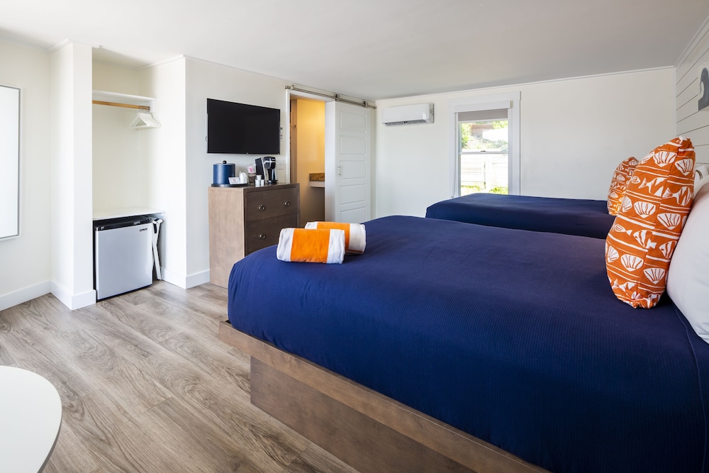 Breakwater Hotel - photo 6
