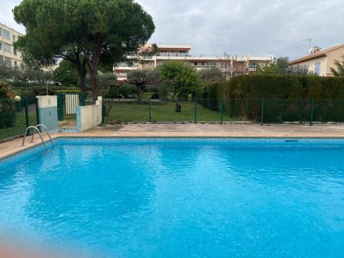 Beau Studio Proche Mer Gare Et Commerces - last minute hotel in Antibes