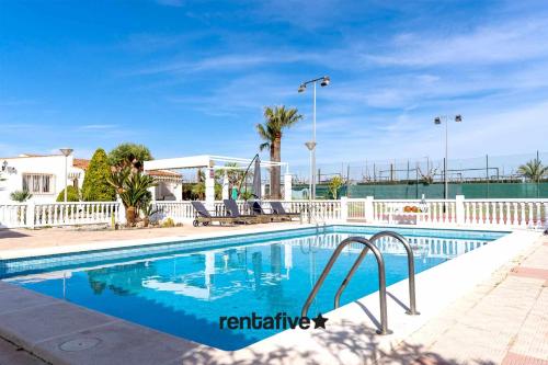 rentafive Nuevo AA Barbacoa Tenis in Santa Pola, Spain