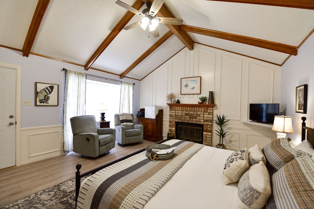 Butterfield Inn Main Street Cottages - photo 46