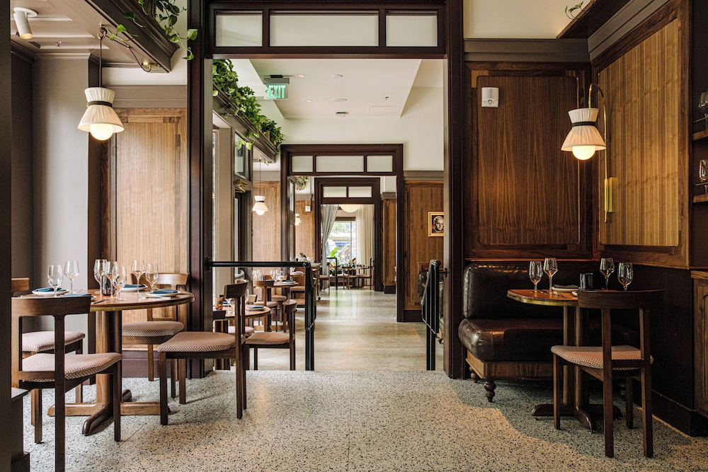 The Flat Iron Hotel - photo 15